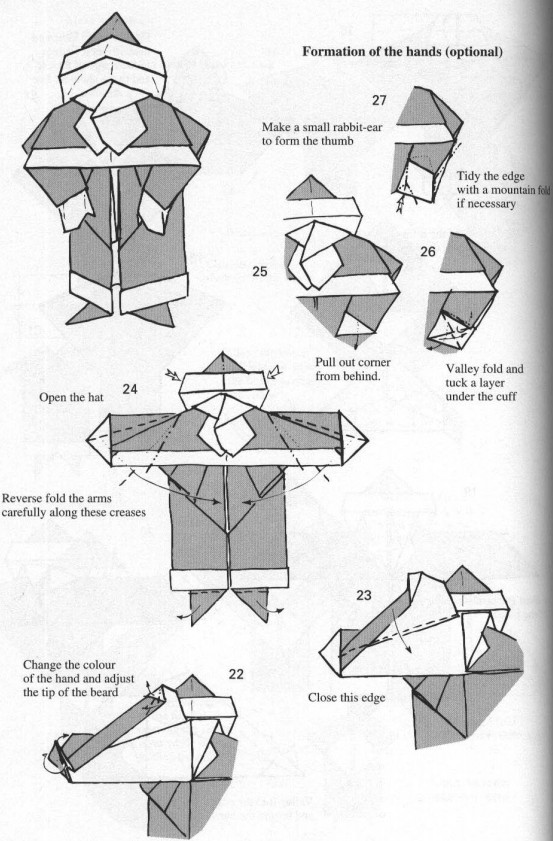 到这里可以看到折纸大胡子圣诞老人的基本折法已经帮助我们制作出了独特的折纸圣诞老人啦