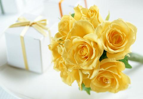 黄色玫瑰花的花语与相应的纸玫瑰花的折纸图解教程