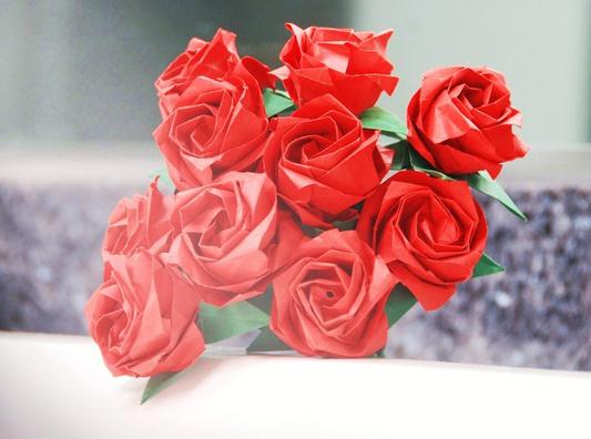 感恩节折纸玫瑰花的教程手把手教你制作漂亮的感恩节玫瑰花