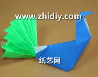 儿童折纸孔雀的折法教程手把手教你制作漂亮简单的折纸孔雀