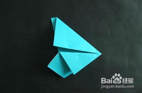 有效的折叠是保证折纸杨桃花最终立体花型展现完美的关键