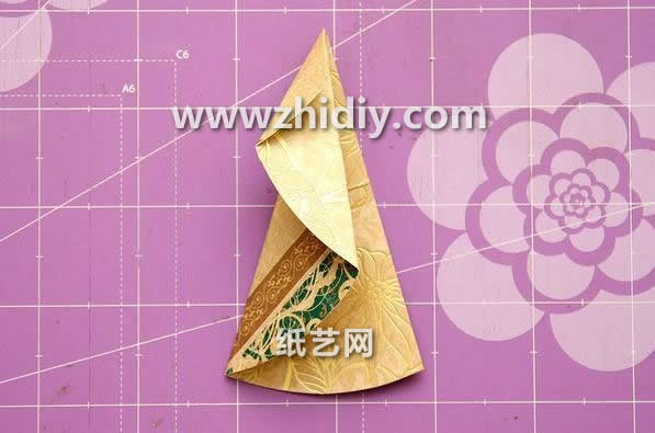 常见的折纸圣诞树手工折纸组合教程告诉我们圣诞树圣诞贺卡的制作方式