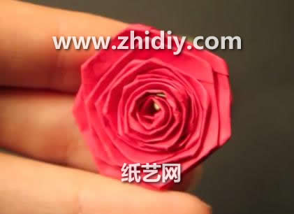 卷纸玫瑰花的基本折法教程手把手教你制作精美的卷纸玫瑰花
