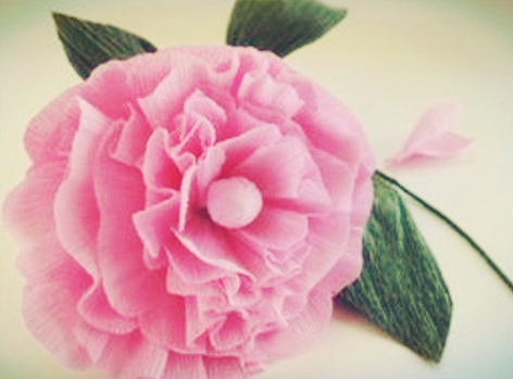 皱纹纸手工制作玫瑰花的折法教程手把手教你制作漂亮的皱纹纸玫瑰花
