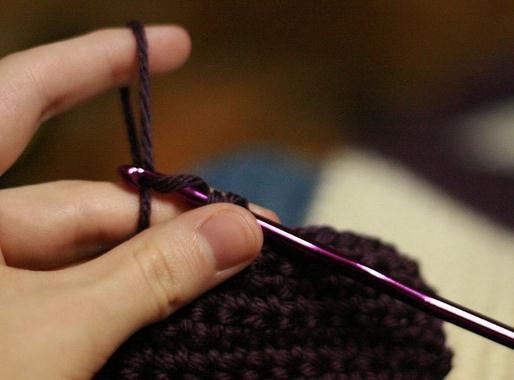 钩针编织图解教程手把手教你制作出漂亮的钩针编织毛衣