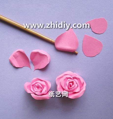 玫瑰花的基本组合折法教程帮助你更好的感受来自手工纸艺玫瑰制作的精彩