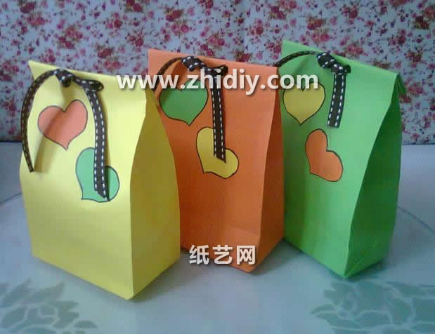 折纸礼物包装盒折纸小礼袋的基本折法视频教程教你精美的手工折纸小礼盒