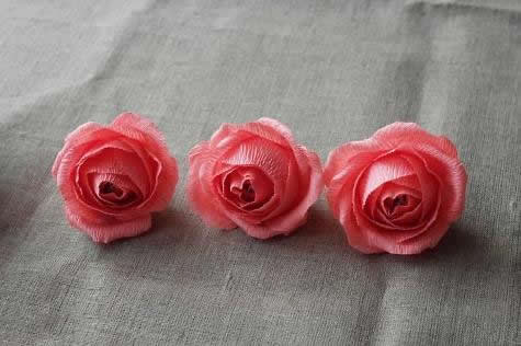 玫瑰花的折法之仿真皱纹纸玫瑰花手工制作图解