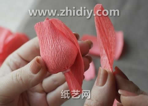 学习纸玫瑰花的折法可以真正的掌握各种精美的玫瑰花是如何通过纸做的