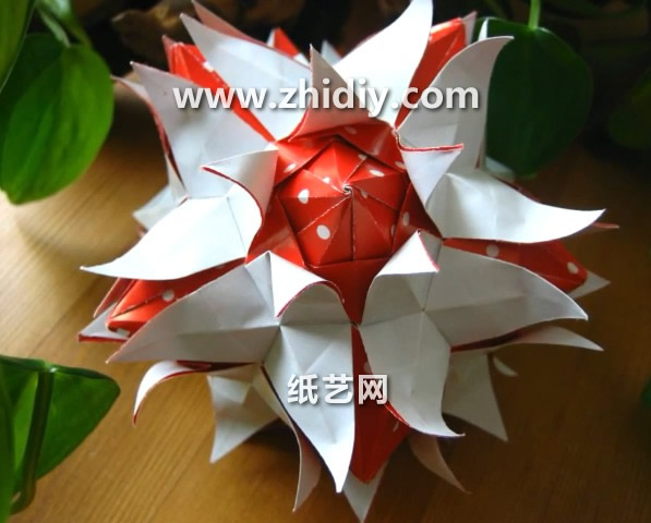手工折纸花球的折法教程教你制作出精美的折纸花球来