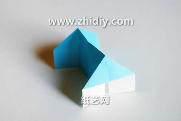 这里可以看到折纸小房子整体的立体构型还是相当精美和有趣的