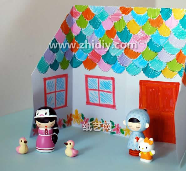 完成制作的儿童节折纸小房子本身就是一个简单的折纸玩具制作