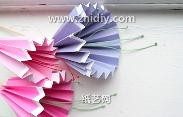 简单的折纸模型塑形制作是折纸花康乃馨展现效果的关键