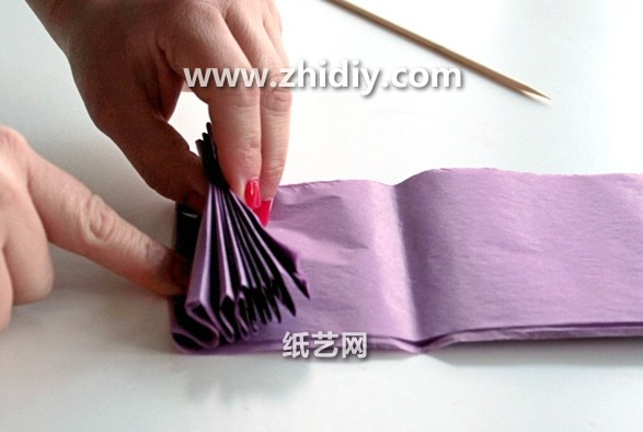 学习精美的纸艺花的折法教程帮助大家更好的掌握手工纸艺花制作的一些方法