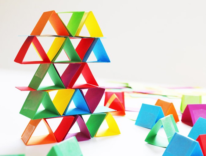 儿童节手工折纸玩具的折法教程教你制作可爱的儿童节手工折纸三角形积木