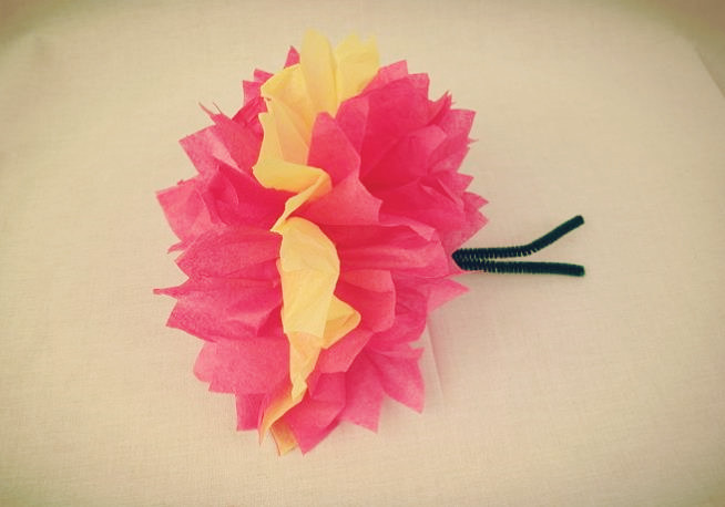 母亲节手工礼物纸艺花棉纸加扭扭棒制作出来的康乃馨捧花