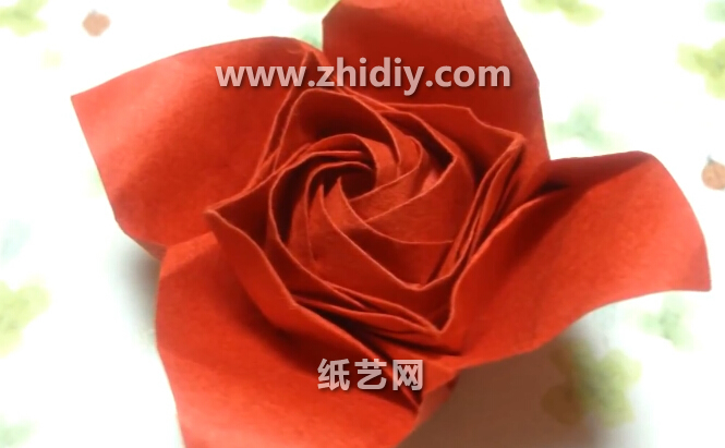 折纸玫瑰花的手工折纸教程手把手教你制作出精彩的折纸玫瑰花