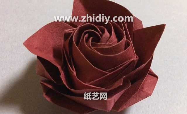 折纸玫瑰花的折法教程教你如何制作出精美漂亮的折纸玫瑰花