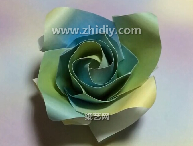 手工折纸玫瑰花的简单折法教程手把手教你制作出可爱的折纸玫瑰花