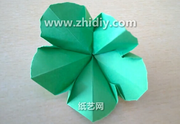 手工折纸五瓣花的折法教程手把手教你如何折叠处漂亮的折纸花
