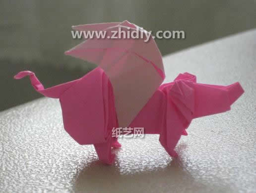 手工折纸视频教程手把手教你如何折叠出可爱的带翅膀的折纸飞天猪