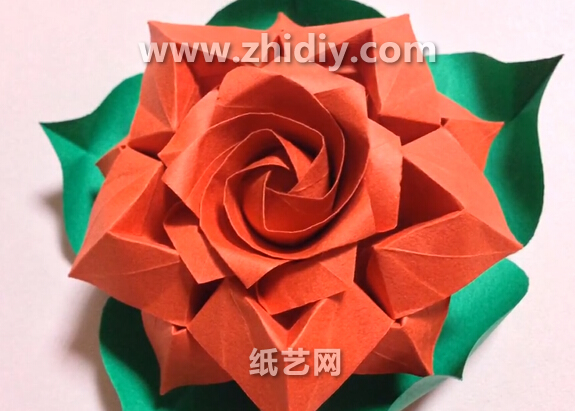 手工折纸玫瑰花折法教程展示出超炫折纸玫瑰花的折法