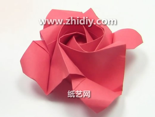 手工折纸玫瑰花教你学习简单的川崎玫瑰花如何进行折叠