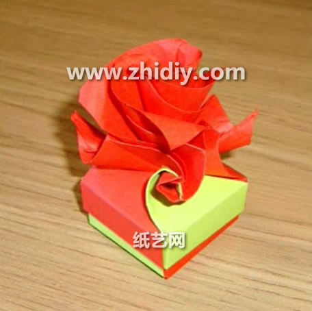 手工折纸玫瑰花折纸盒制作教程手把手教你制作出可爱的折纸玫瑰花盒子