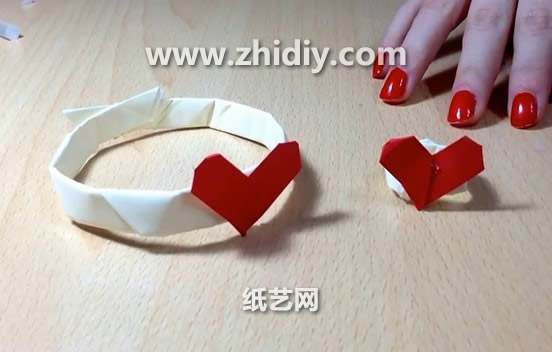手工折纸情人节折纸心戒指折纸心手环的折法视频教程
