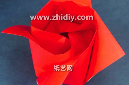 手工制作简单川崎玫瑰花的折法教程手把手教你制作简单的折纸玫瑰花