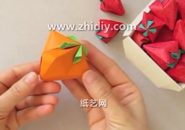 手工折纸草莓的折法教程手把手教你学习折纸草莓如何制作