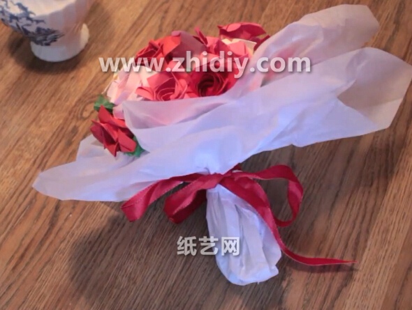 情人节简单手工折纸玫瑰花教你学习如何制作折纸玫瑰花