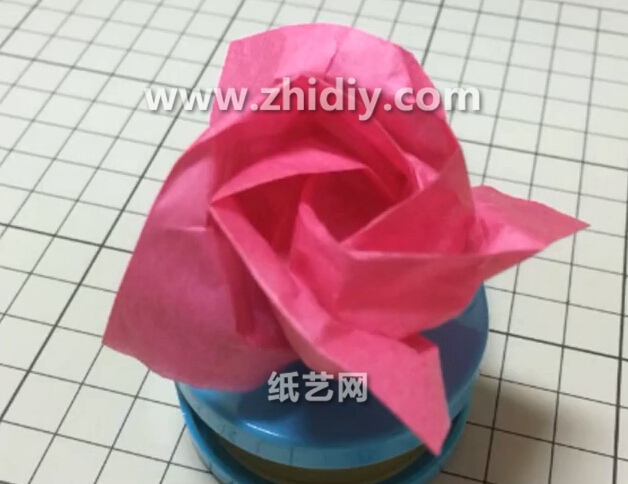 简单折纸玫瑰花的折法教程手把手教你学习如何折纸玫瑰花