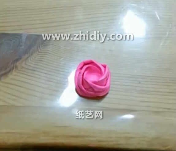 手工简单折纸玫瑰花的折法教程教你学习如何制作简单折纸玫瑰
