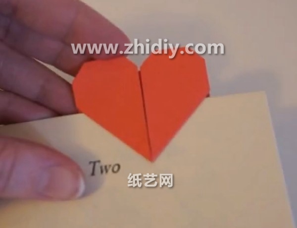 手工折纸心折纸书签的折法教程教你学习如何制作折纸心书签