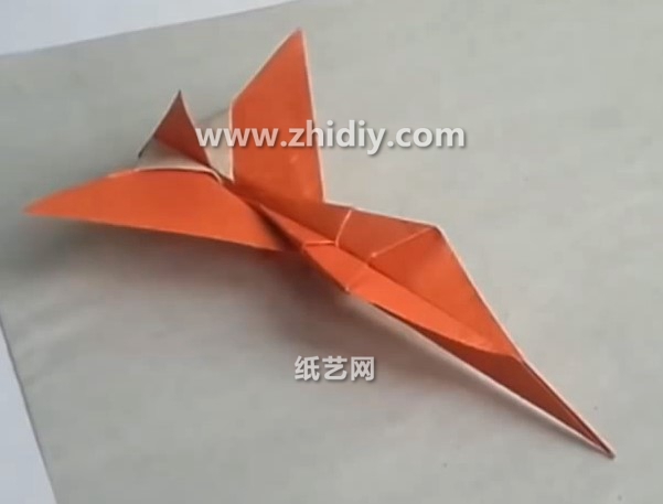 手工折纸飞机的折法教程教你学习如何制作折纸战斗机