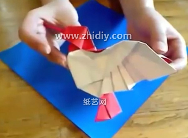手工折纸蜂鸟的折法教程教你学习如何制作折纸蜂鸟
