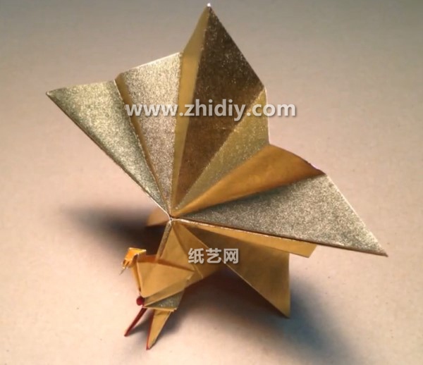 简单手工折纸孔雀的折法教程教你学习如何制作折纸孔雀