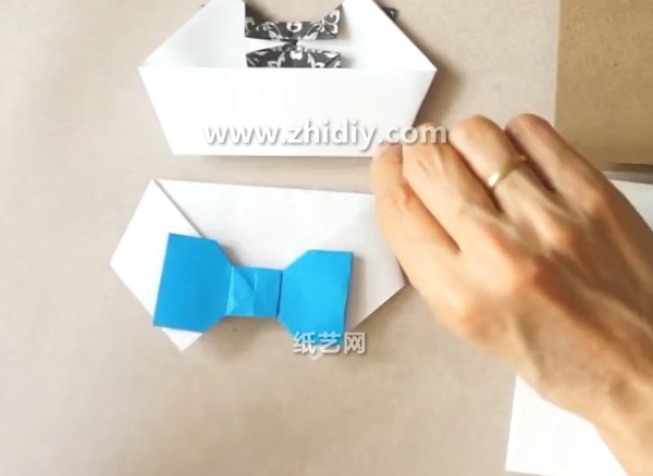 父亲节简单手工折纸领结贺卡的制作教程