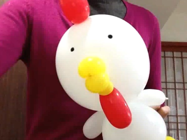 手工制作方法教程教会大家利用气球造型制作出可爱的小鸡