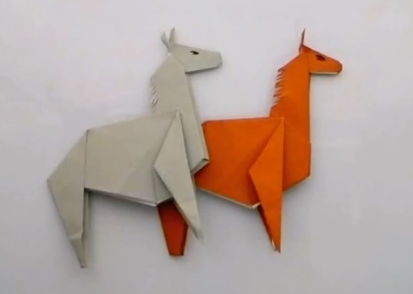 手工折纸制作教程教会你如何完成儿童折纸小马的折叠