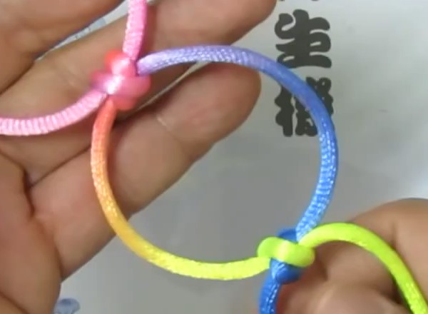 中国结编织手工制作教程展示出直挂双连结的编织方法