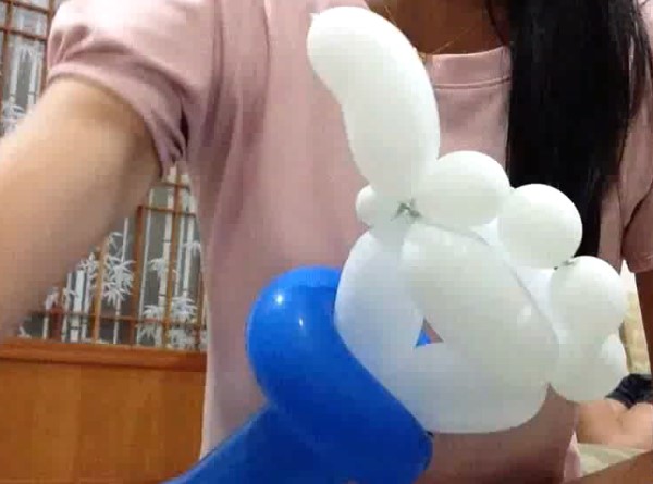手工制作教程大全教会你如何利用魔术气球制作点赞手势