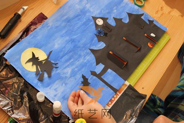 剪纸剪贴画的万圣节女巫城堡儿童手工制作教程