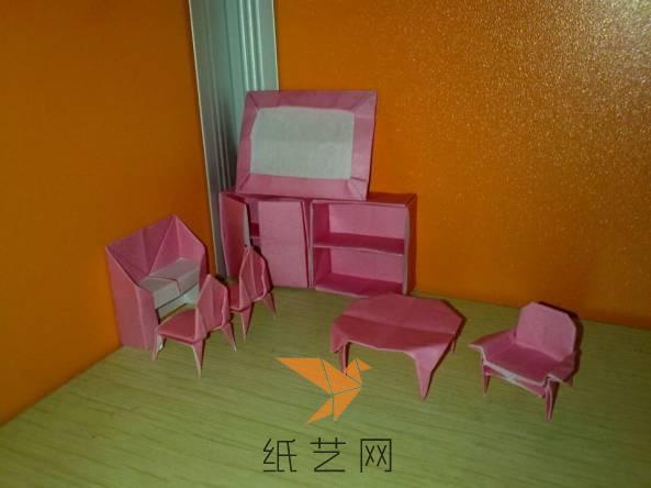 幼儿园小朋友的家居秀---简单折纸小桌子小椅子