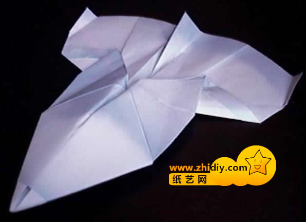 这样一个具有极好飞行能力的折纸飞机的折法教程图解