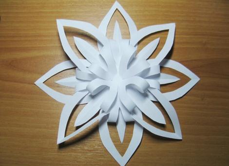 漂亮又充满艺术感的剪纸雪花教程制作出来的剪纸雪花还是很美的