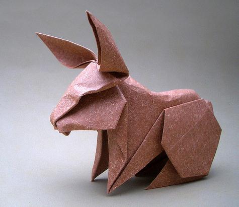 立体折纸兔子在外型上和真实的折纸兔子还是十分像的
