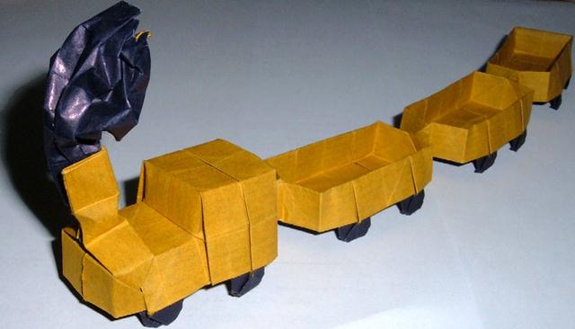 有趣的折纸小火车也有相应的折纸图纸教程供学习哦