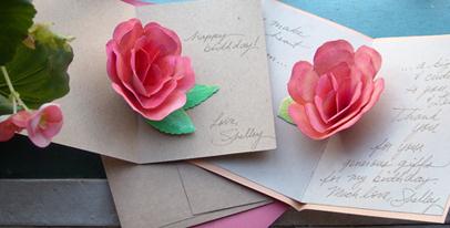 漂亮的纸艺玫瑰花的情人节贺卡让你拥有情人节最好的礼物